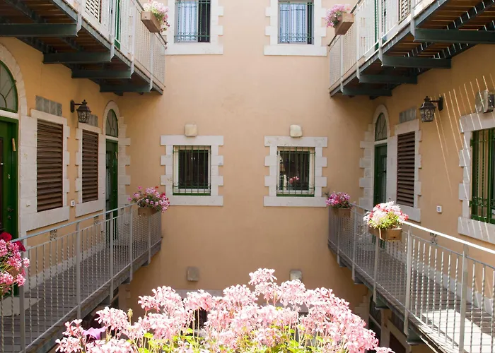 Market Courtyard - Suites